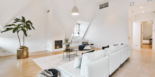 Comprar / Vender Casas Unifamiliares y Chalets en Barcelona · con Tarima Flotante