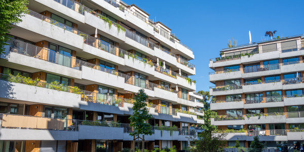 Compraventa de Inmuebles en Barcelona · Pisos con Zona Comunitaria